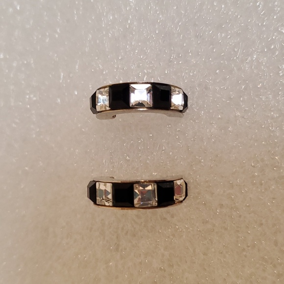 TRIFARI Silver Tone Black & White Half Loop Earrings - Picture 1 of 5